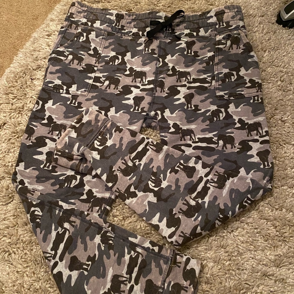 Ivory Ella Camo Joggers 🐘